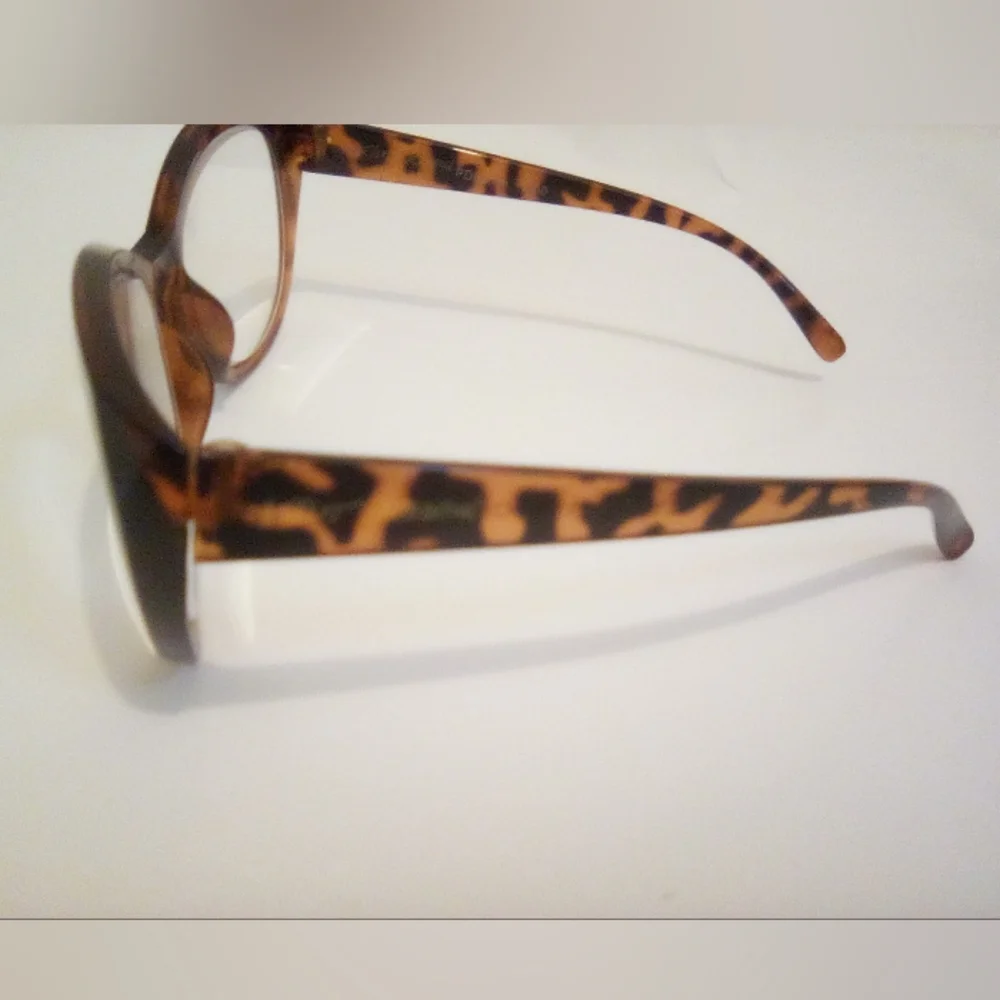 Betsey Johnson Animal Print Cat-Eye Reading Glasses +2.50 One Pair Fashion Chic
